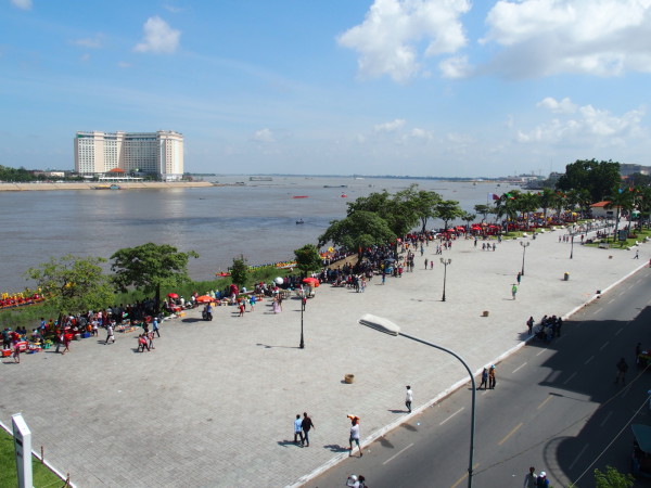 Courses de pirogues pour Bom Om Touk - Fête de l'eau - Phnom Penh